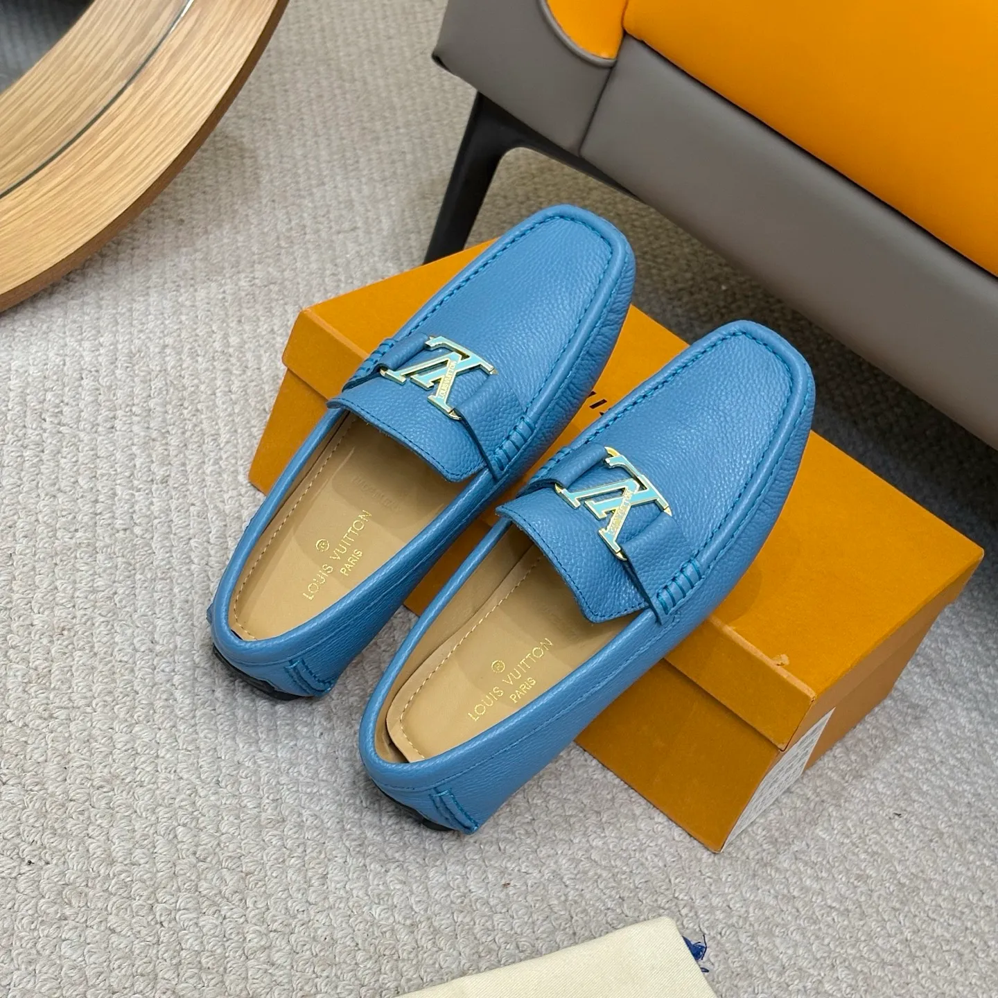 Men's men's shoes 💰420 (Yangli) LV 2⃣️0⃣️2⃣️5️⃣Spring and summer counter GLORIA series models ✈️Original factory special leather production, original last type. A classic driving slip-on casual shoe that shows an elegant style with exquisite craftsmanship details such as Monogram embossing all over the upper🌀Italian imported calfskin fabric Sheepskin foot pads➕Inside～Private mold replica sole Unique style Comfortable driving slip-on Size: 4-12 (38-46) Comes with [Counter packaging: original box, wrapping paper, card, instruction manual, shoehorn, cloth bag] No pressure to enter and leave the counter!